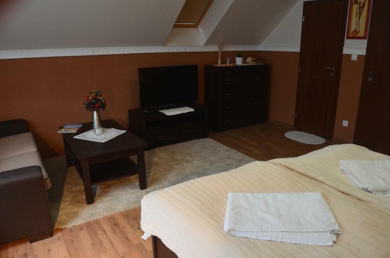 Ezathouse Devicie Hotel Korpona Kültér fotó